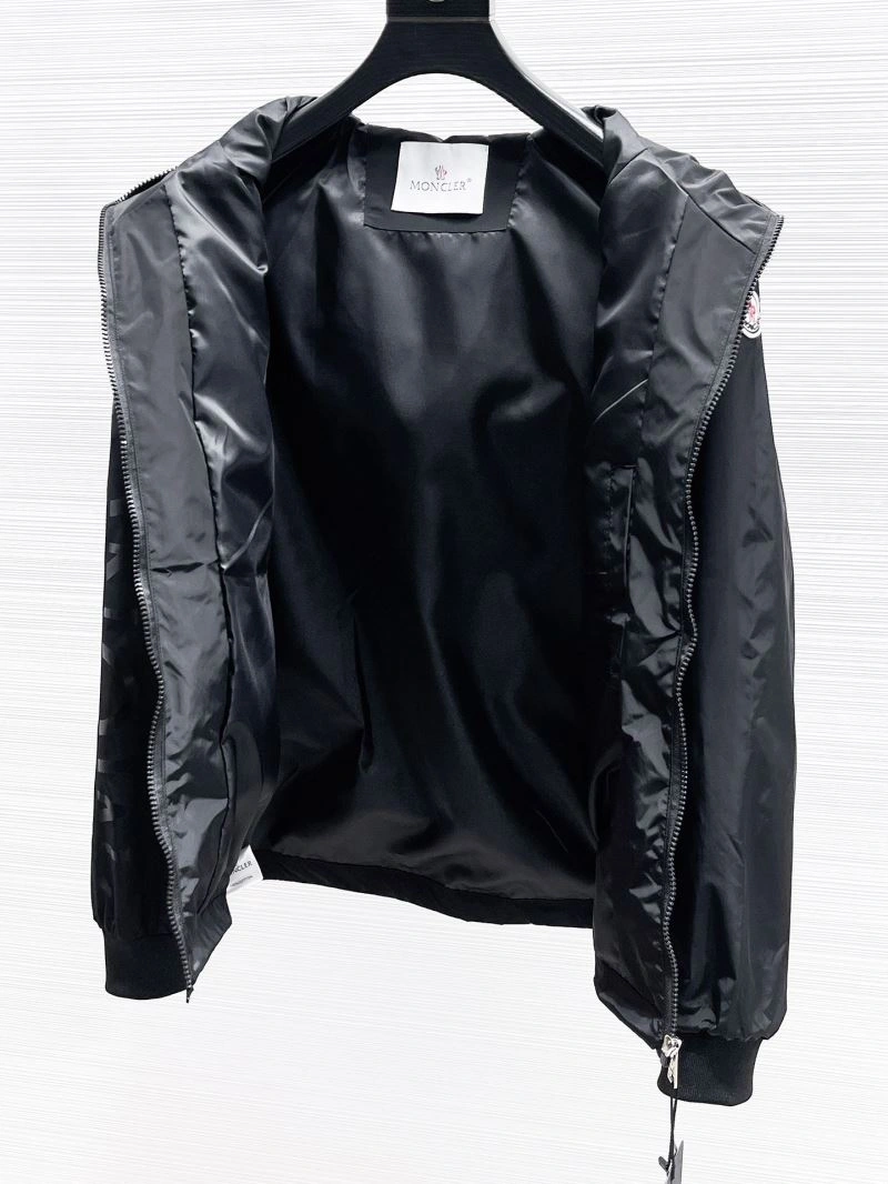Moncler Outwear Stylish 140159