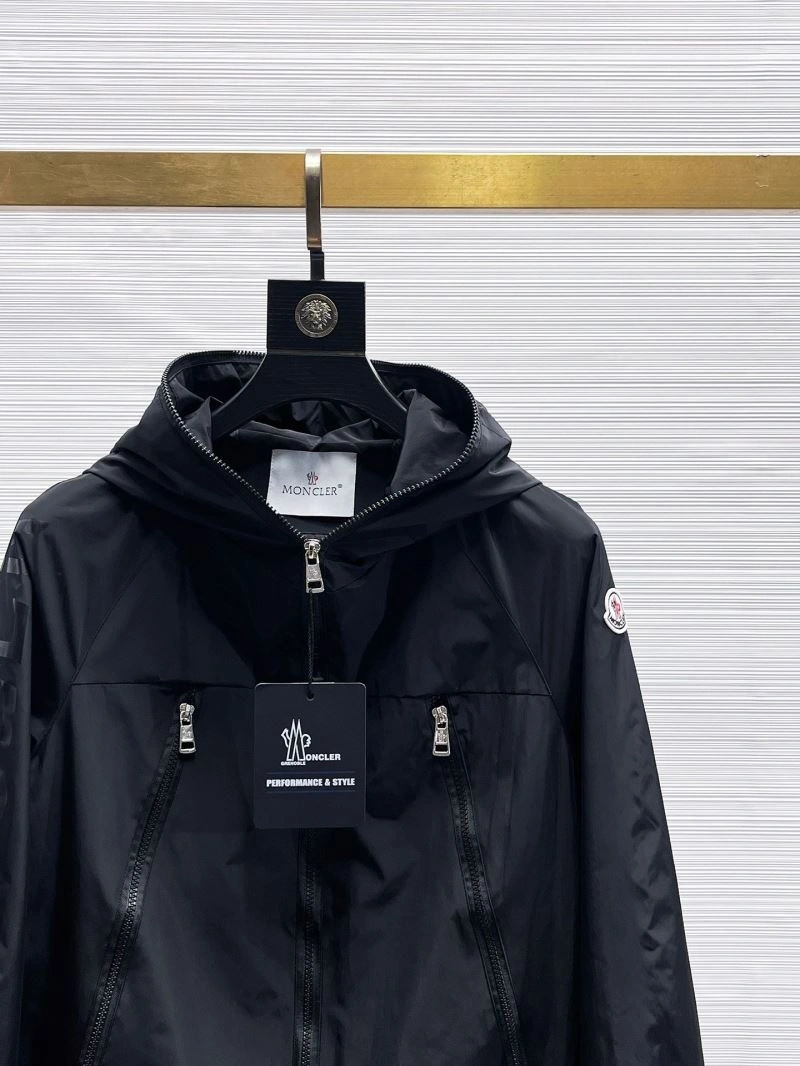Moncler Outwear Stylish 140159