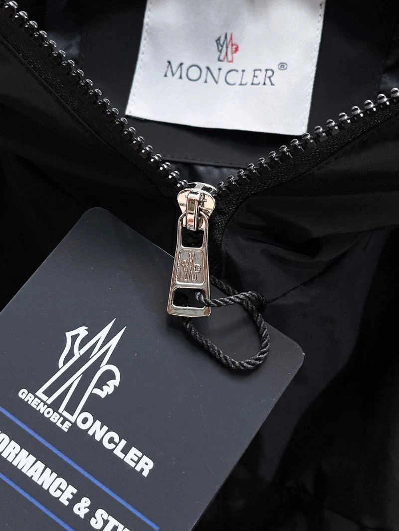 Moncler Outwear Stylish 140159