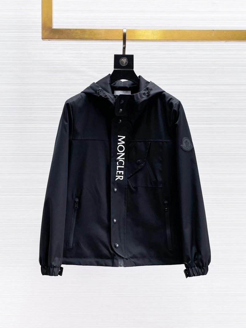 Moncler Outwear Youthful 140161