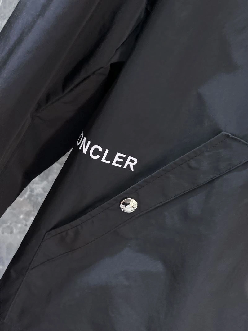 Moncler Outwear Breathable 140155