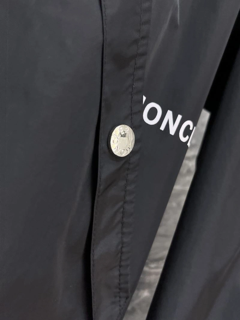 Moncler Outwear Breathable 140155