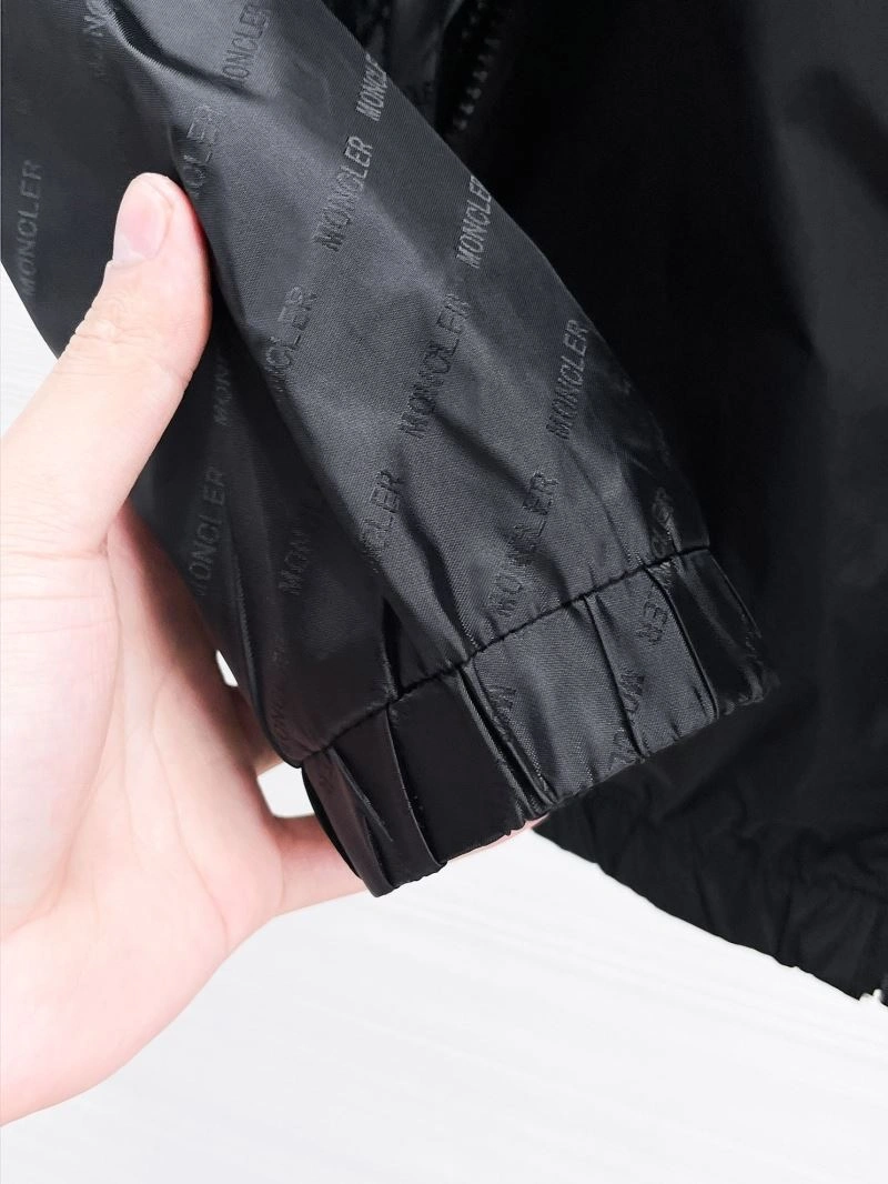 Moncler Outwear Breathable 140176