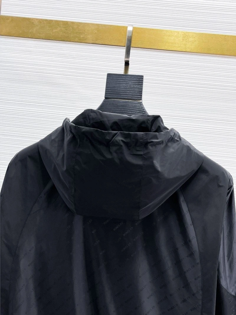 Moncler Outwear Breathable 140176