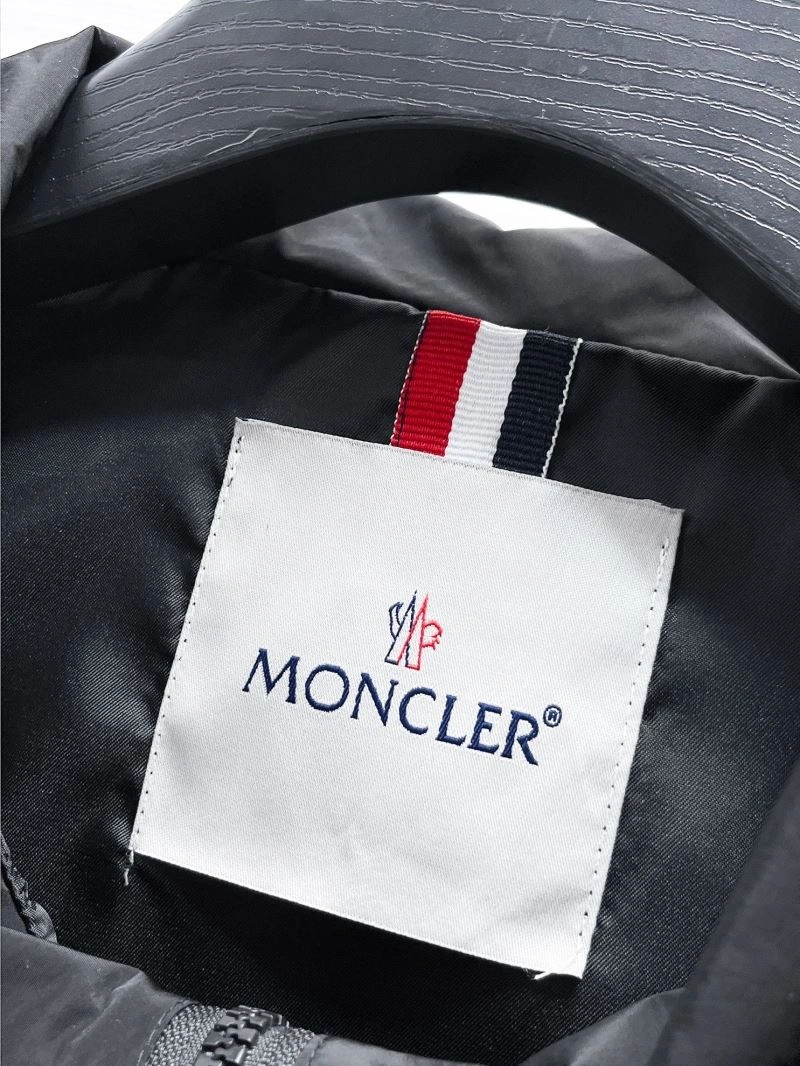Moncler Outwear Breathable 140176