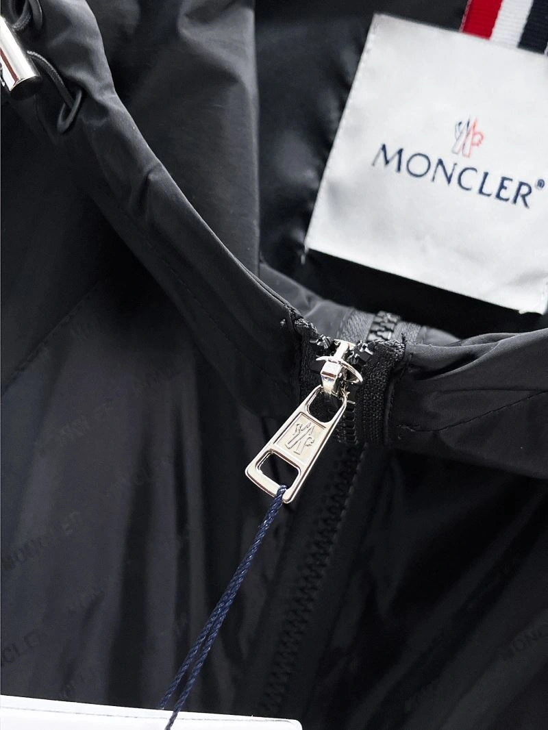 Moncler Outwear Breathable 140176