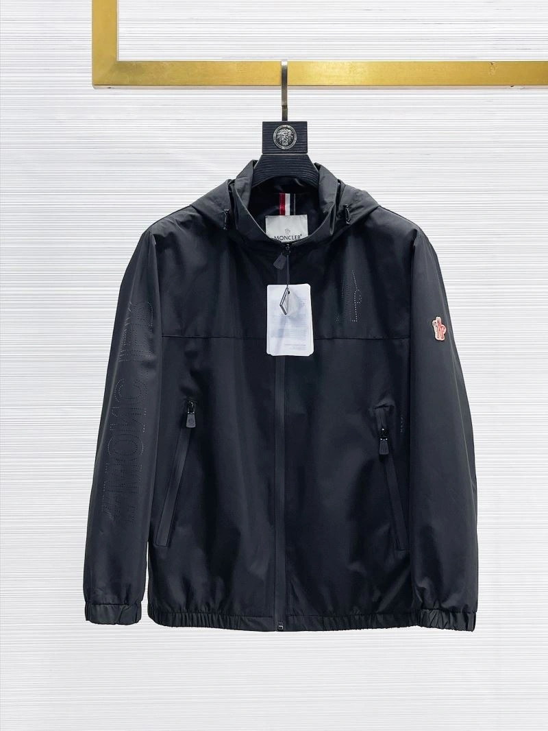 Chic Moncler Outwear 140177