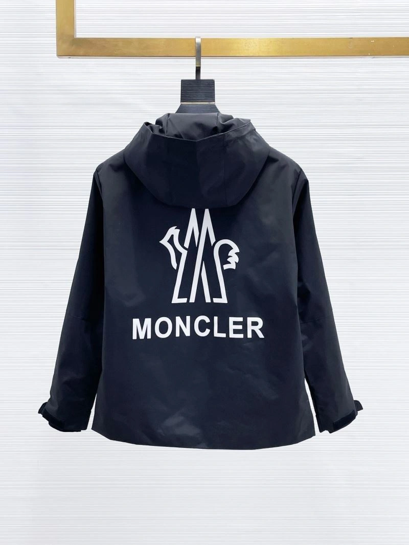 Supportive Moncler Outwear 140167