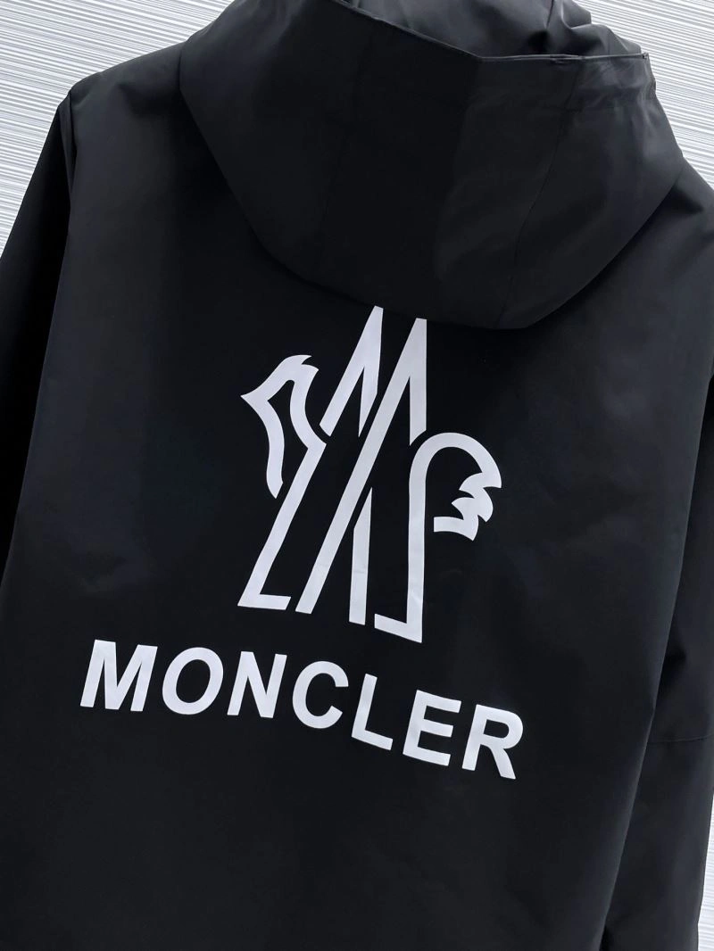 Supportive Moncler Outwear 140167