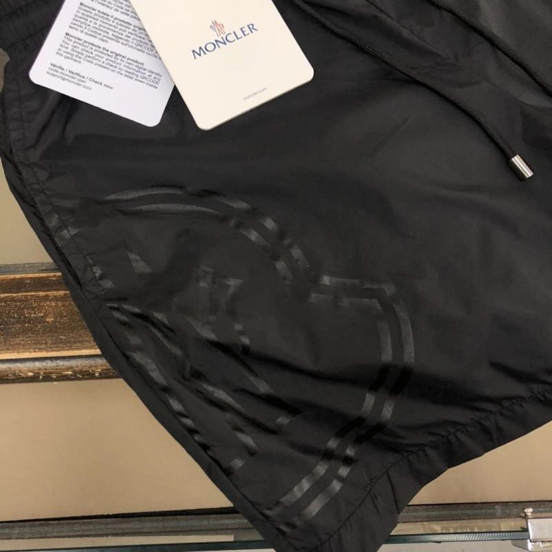 RelaxedFit Moncler Short Pants 143295