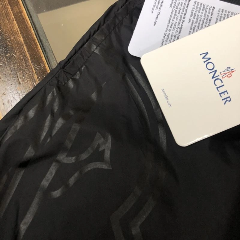 RelaxedFit Moncler Short Pants 143295