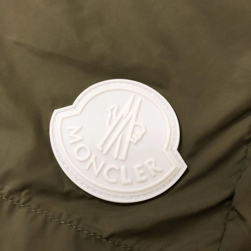 Sleek Moncler Short Pants 143279