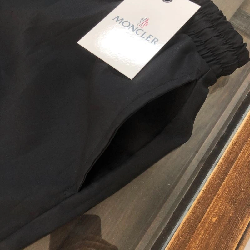 Stylish Moncler Short Pants 143276