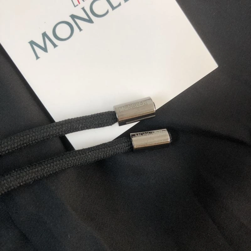 Stylish Moncler Short Pants 143276