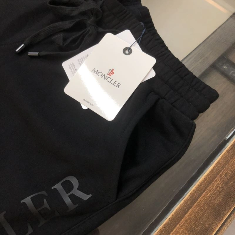 Moncler Short Pants TravelReady 143233