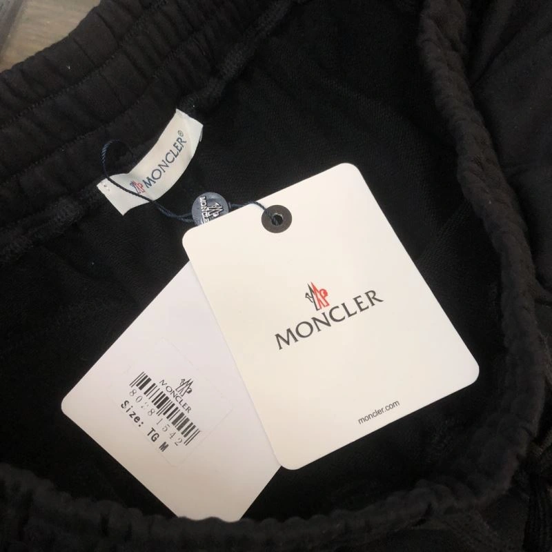 Moncler Short Pants Sustainable 143215
