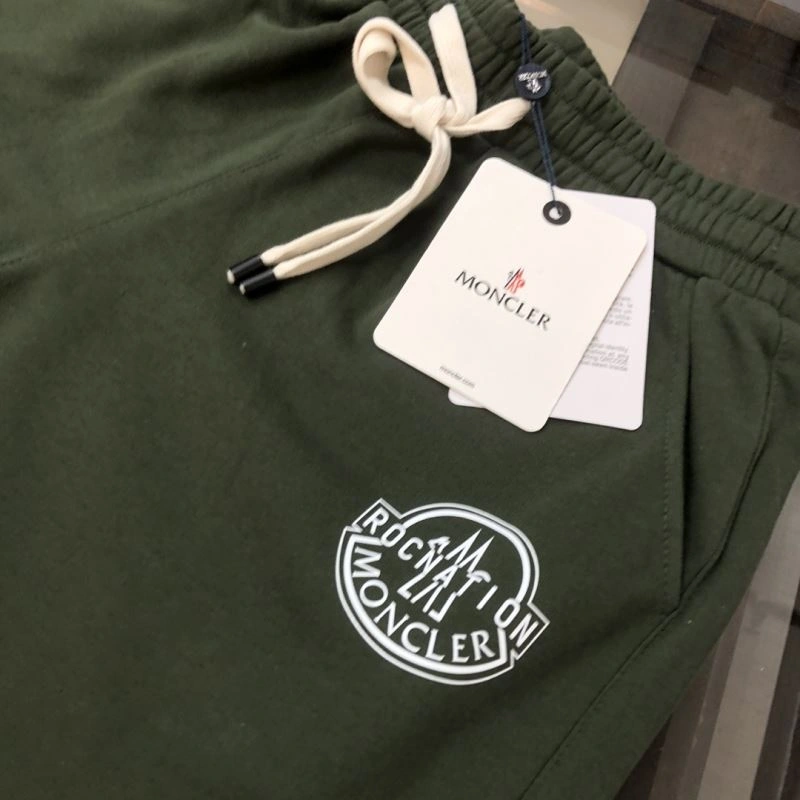 Lightweight Moncler Short Pants 143219