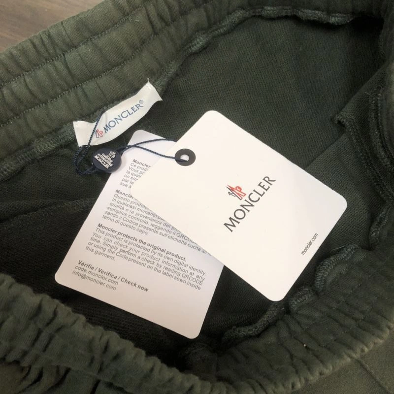 Lightweight Moncler Short Pants 143219
