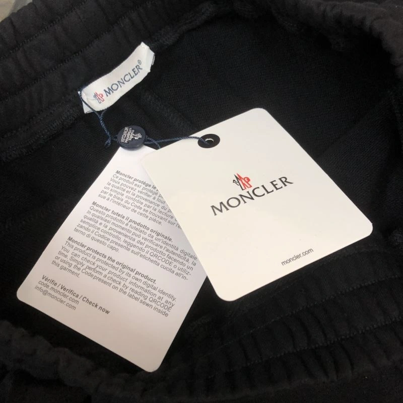 Moncler Short Pants Chic 143211