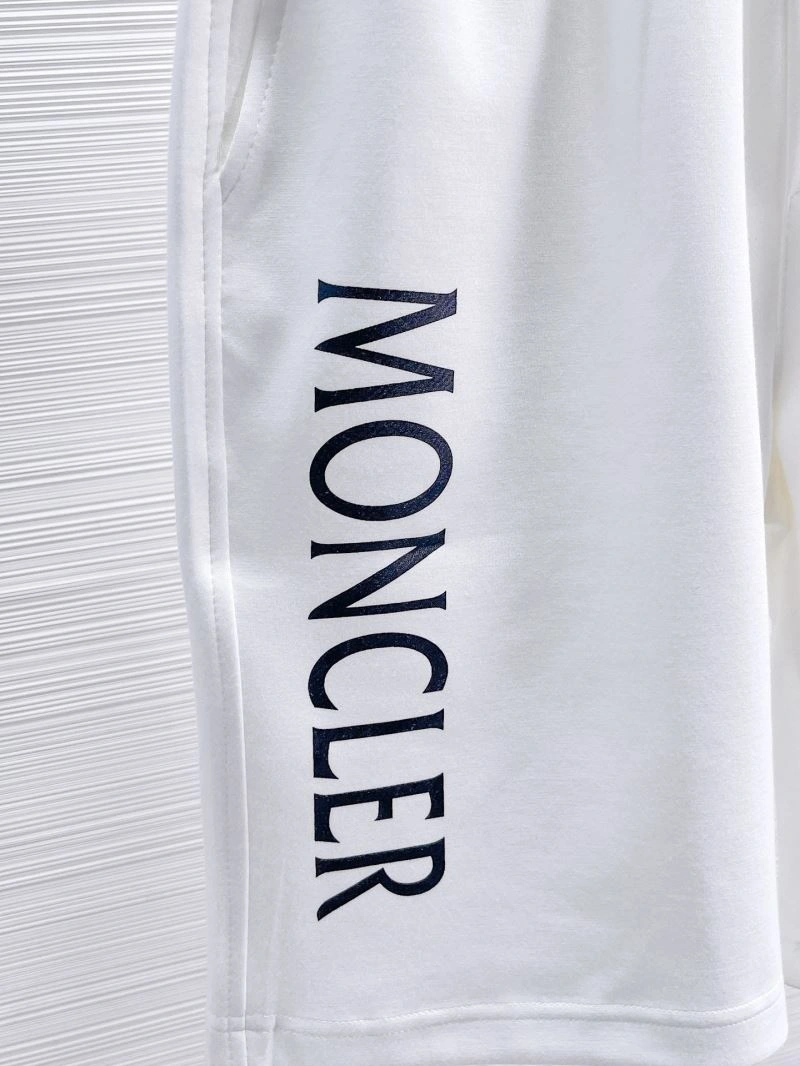 Moncler Short Pants Sleek 142363