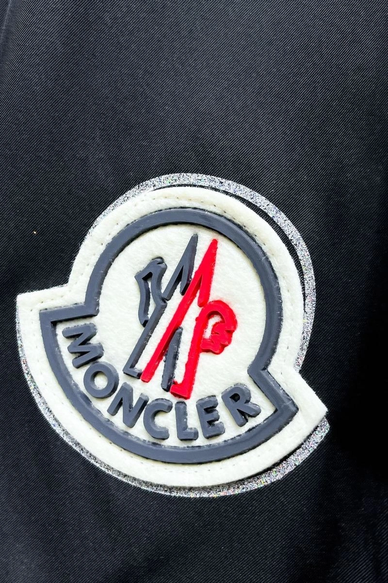Moncler Short Pants Comfortable 142354