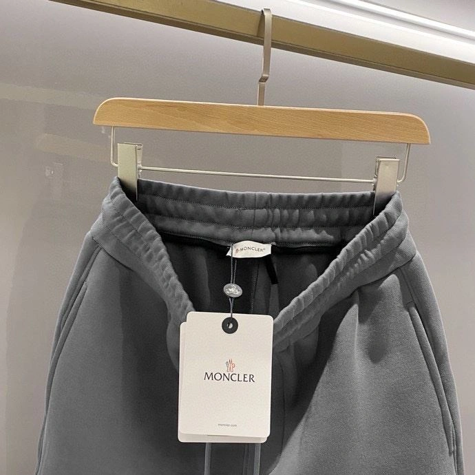 Moncler Short Pants WrinkleFree 141810