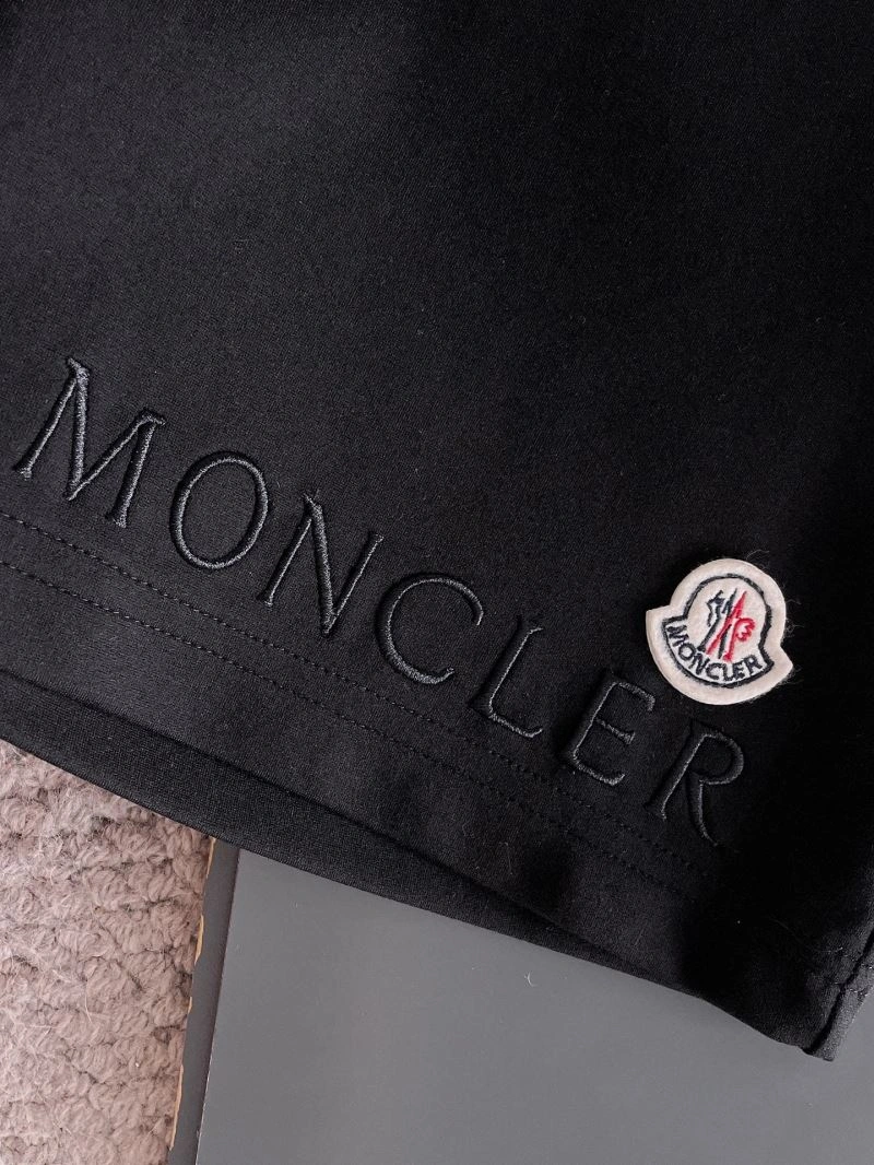 Tailored Moncler Short Pants 141798