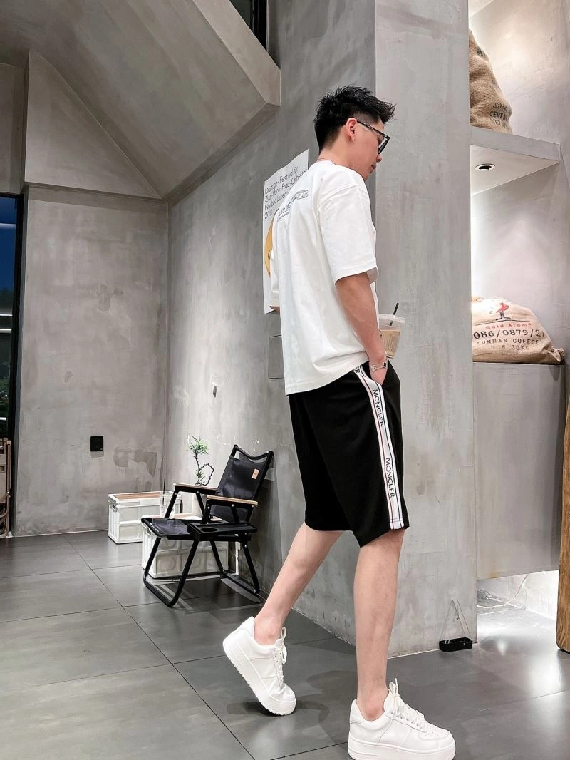 Elegant Moncler Short Pants 141522