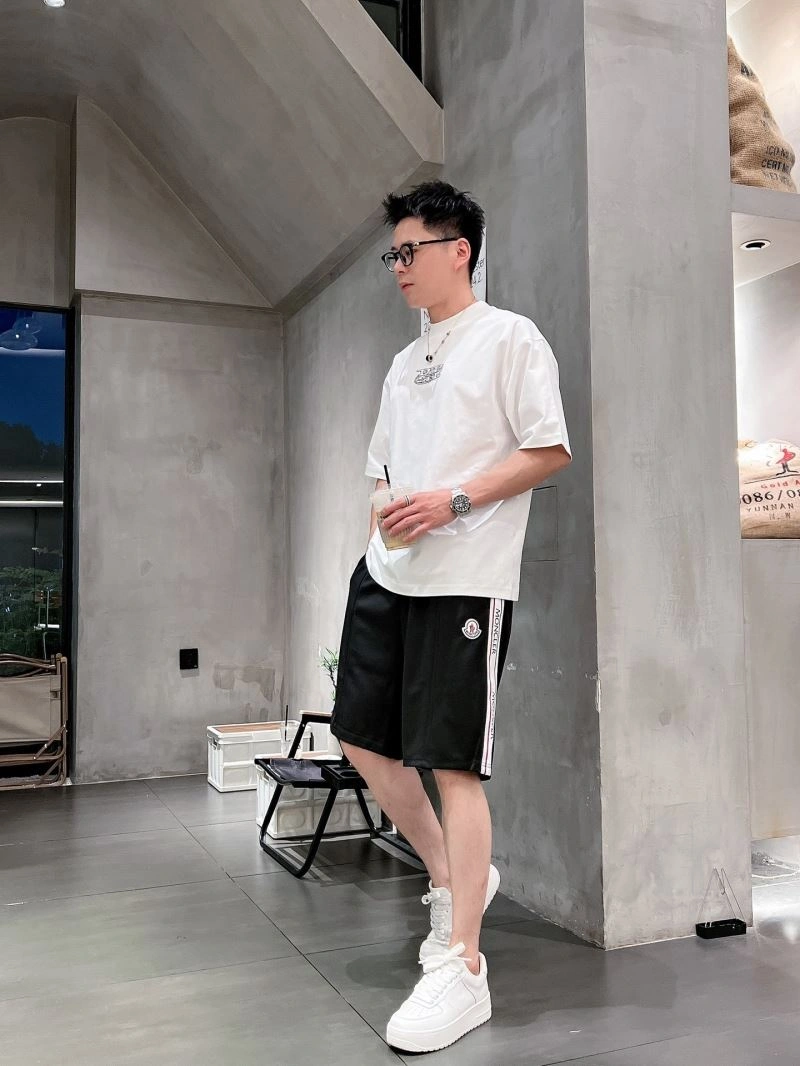 Elegant Moncler Short Pants 141522