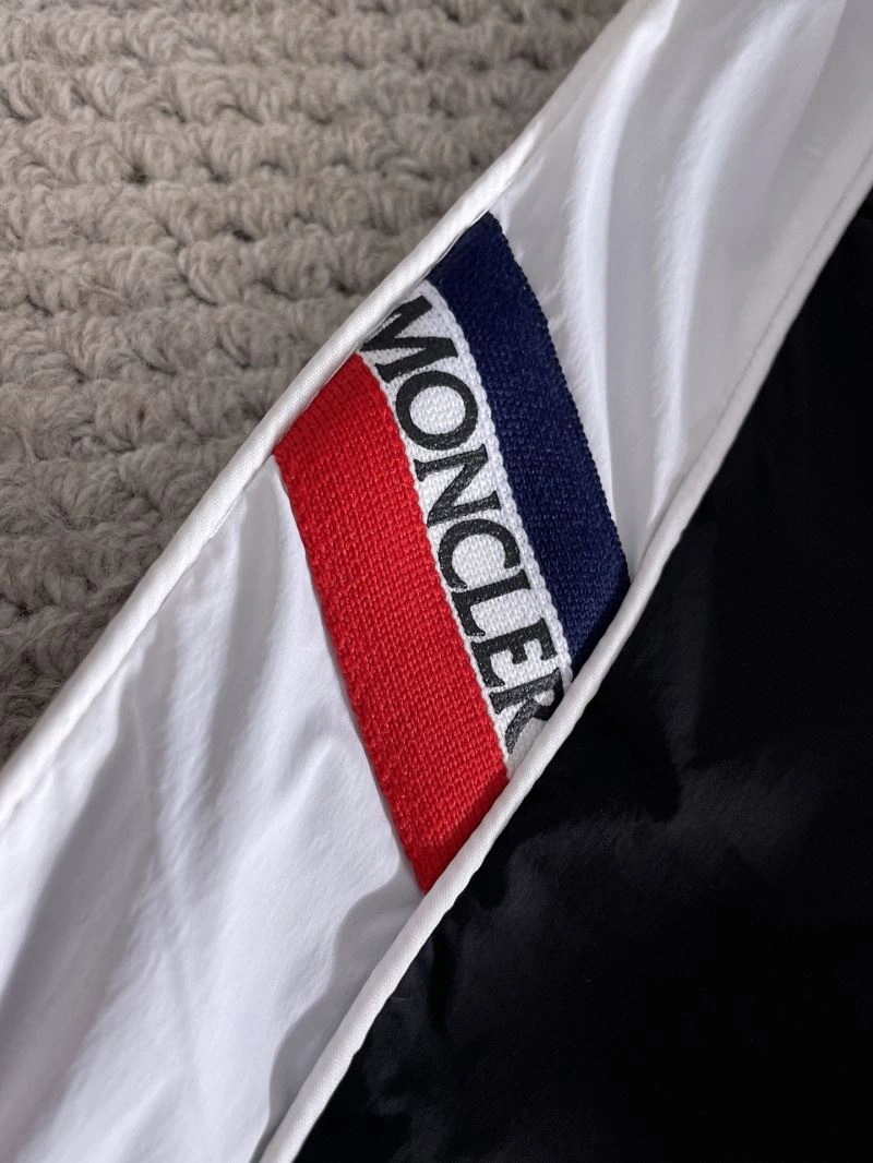 Flexible Moncler Short Pants 140133