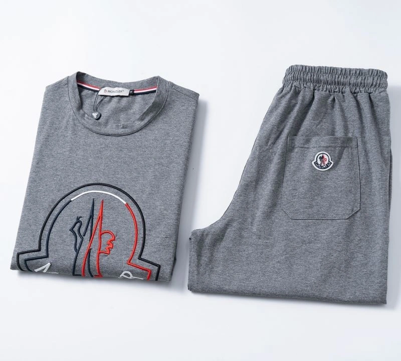Trendsetting Moncler Short Suits 142746