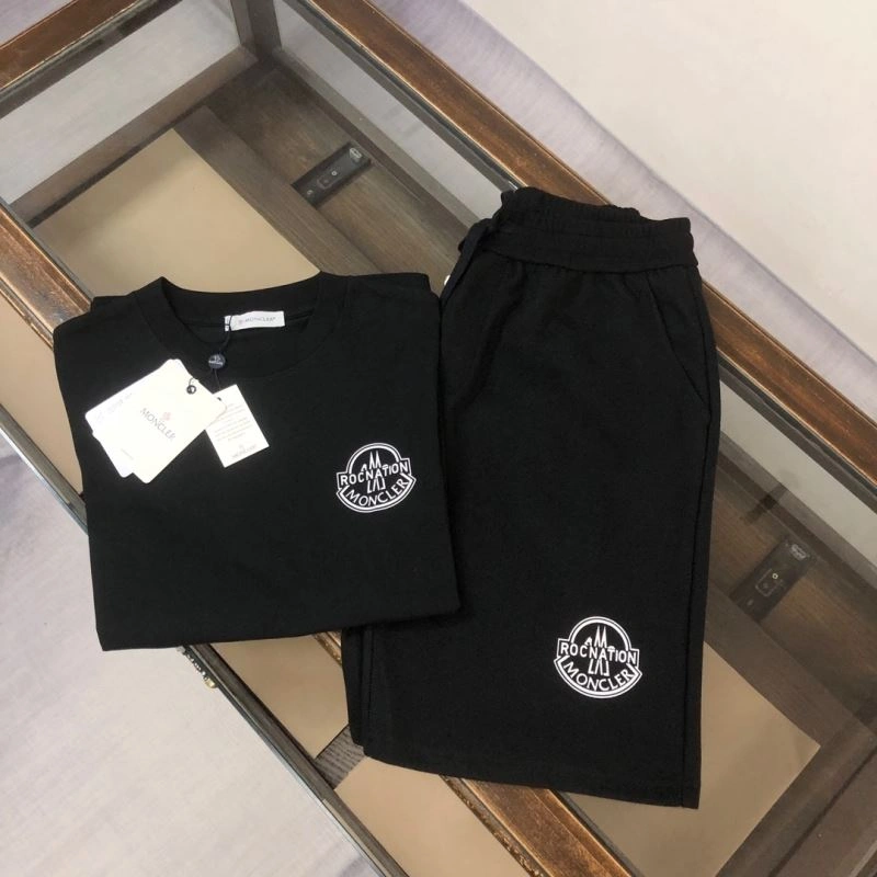 Durable Moncler Short Suits 143198