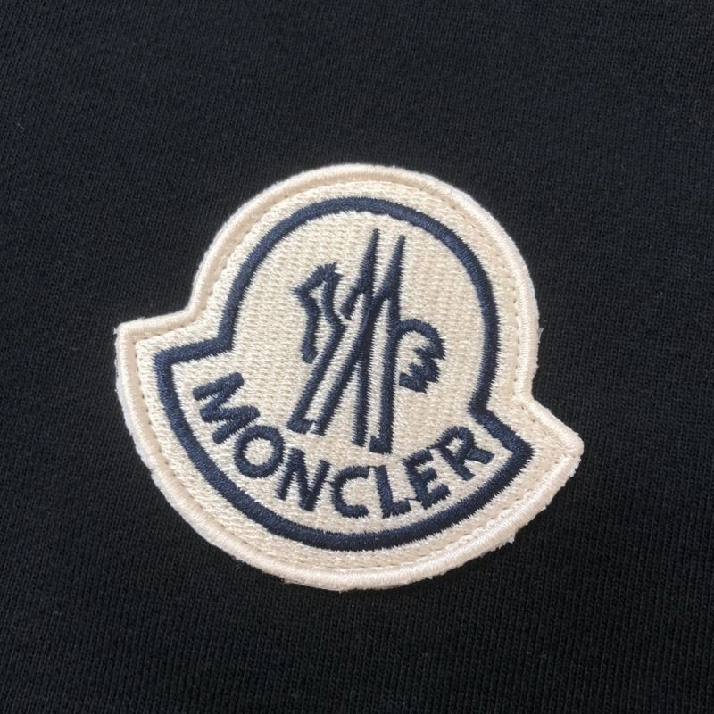 Moncler Short Suits GoodFit 143204