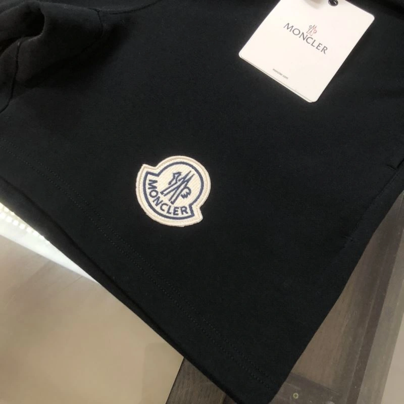 Moncler Short Suits GoodFit 143204