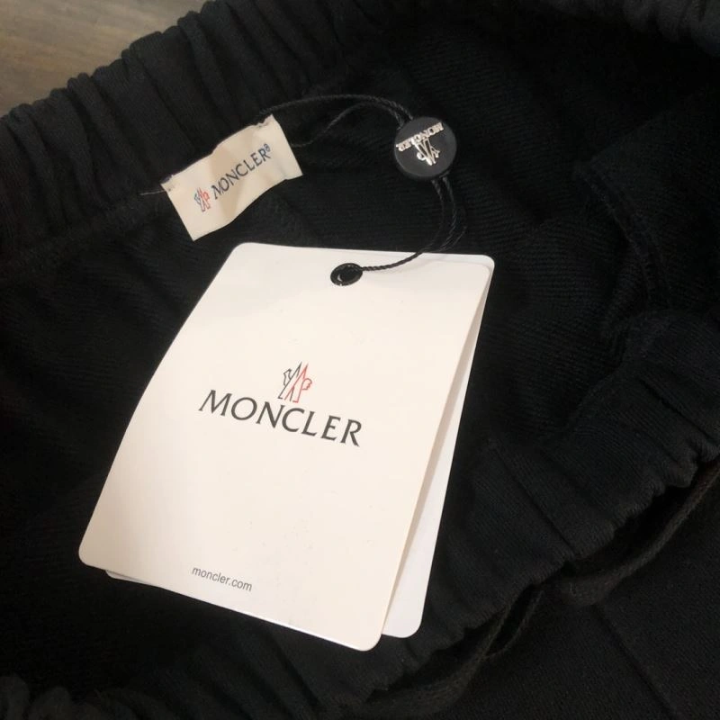 Moncler Short Suits GoodFit 143204