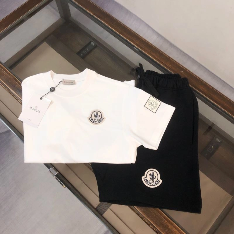 Durable Moncler Short Suits 143197