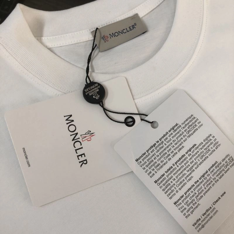 Durable Moncler Short Suits 143197