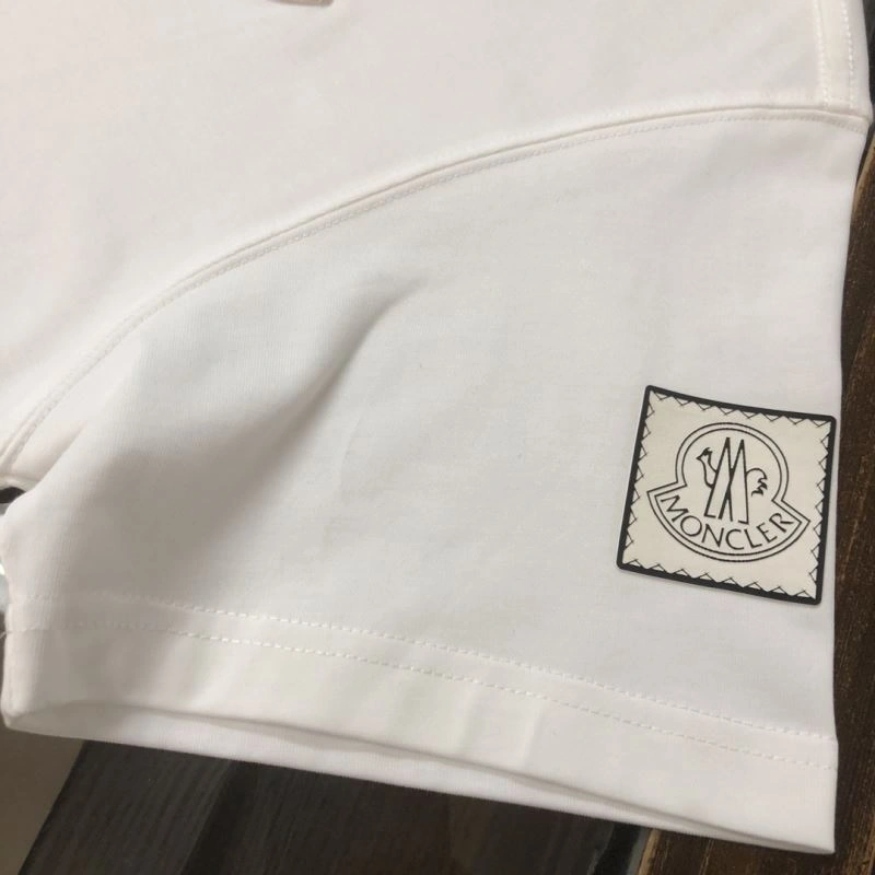 Durable Moncler Short Suits 143197