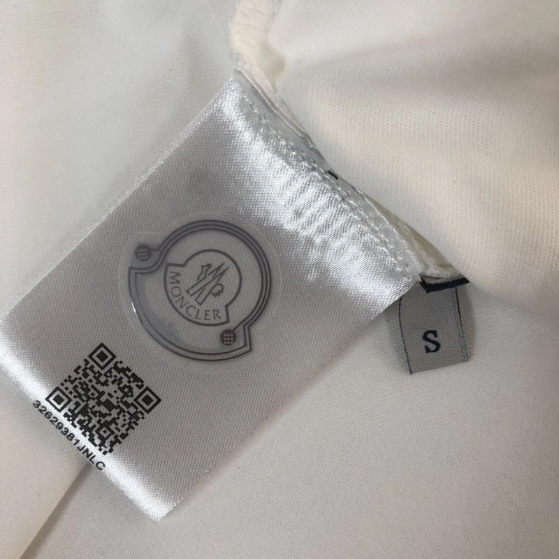Durable Moncler Short Suits 143197