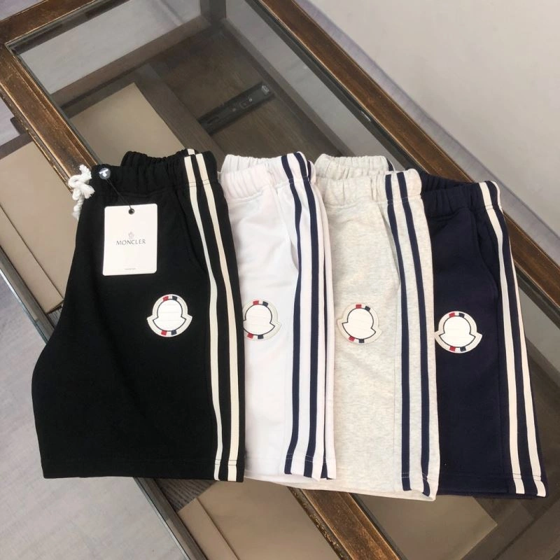 Moncler Short Suits EyeCatching 143189