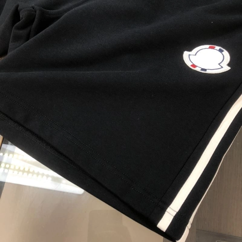 Moncler Short Suits EyeCatching 143189
