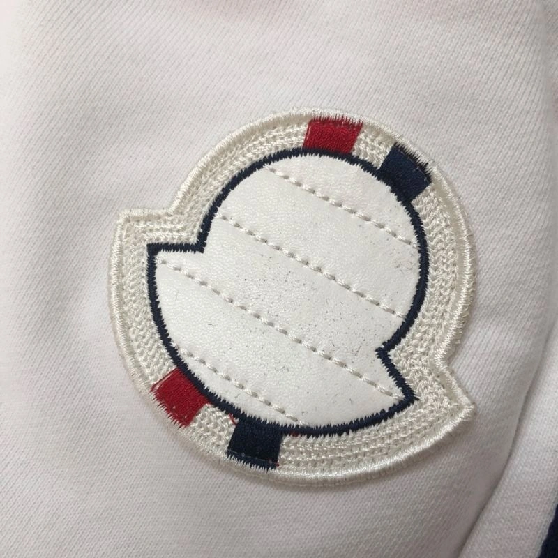 Moncler Short Suits Lightweight 143190
