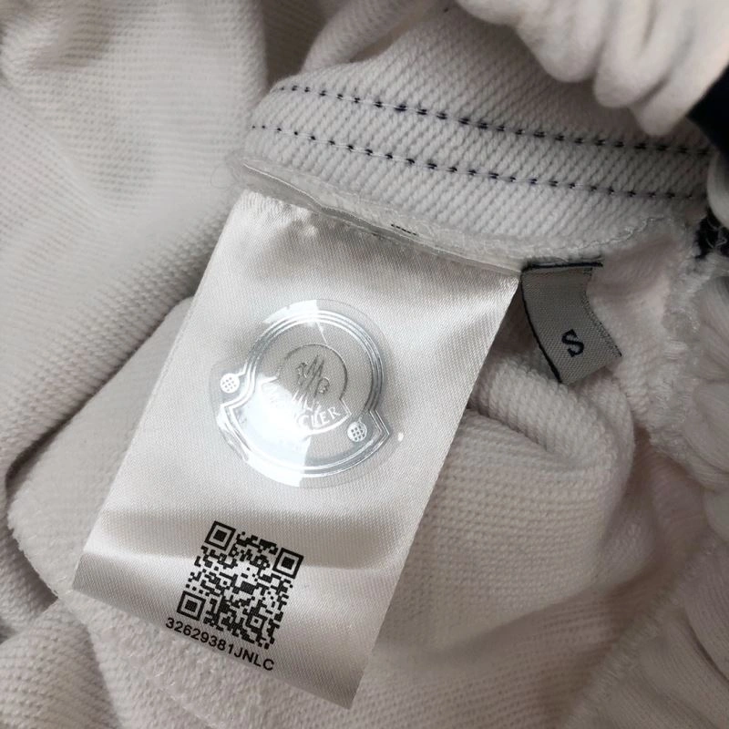 Moncler Short Suits Lightweight 143190