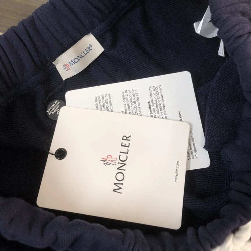 Moncler Short Suits Flexible 143188