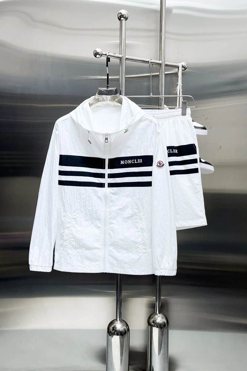 Moncler Short Suits FreshLook 142318