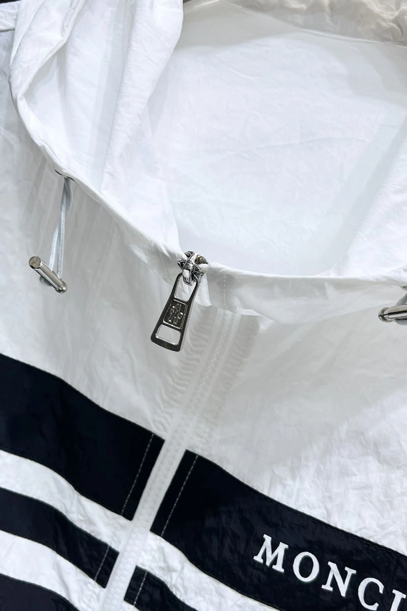 Moncler Short Suits FreshLook 142318