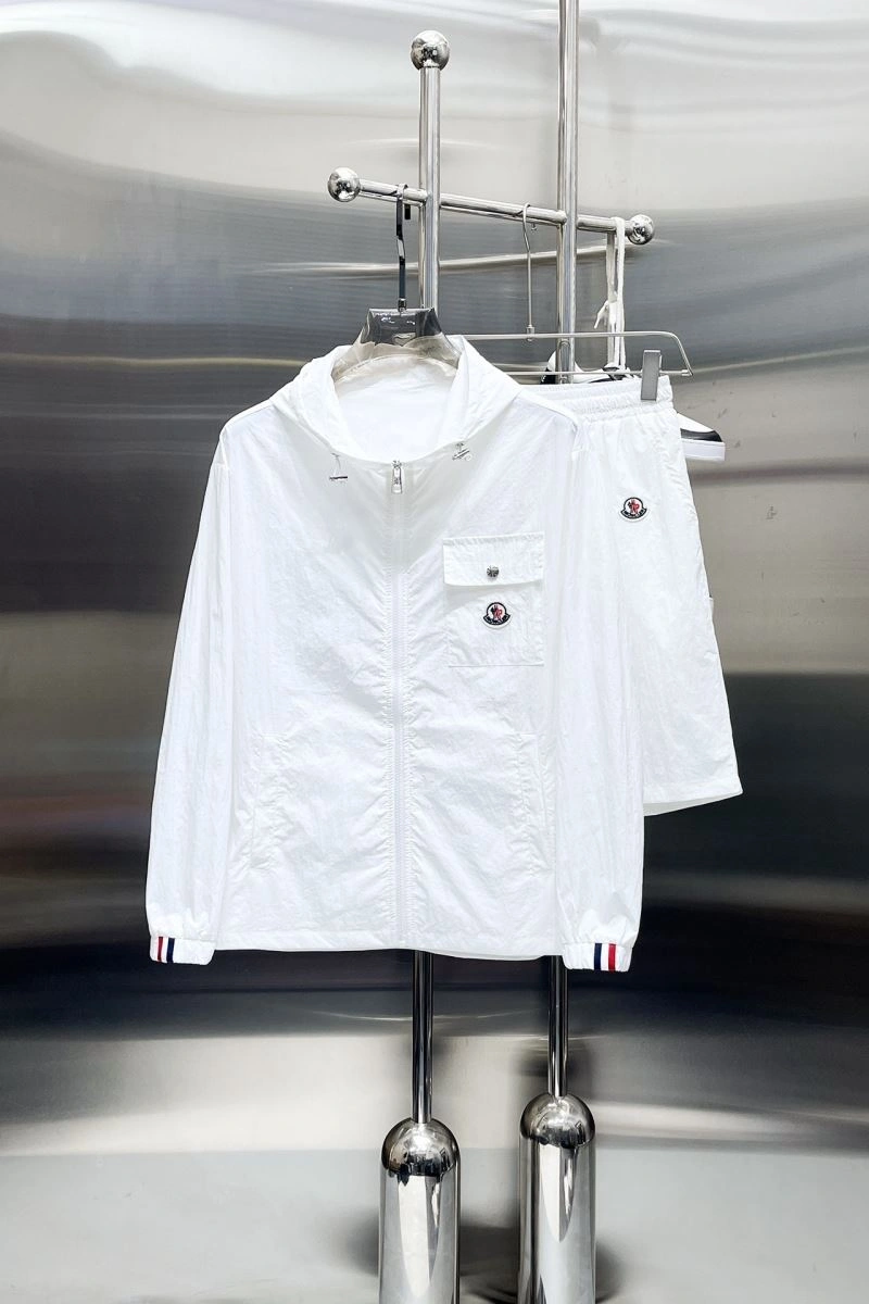 Flexible Moncler Short Suits 142322