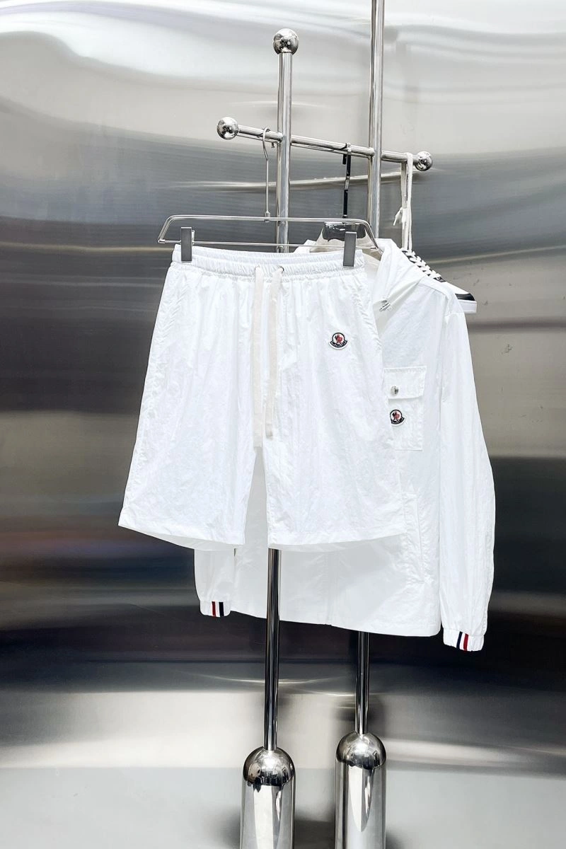 Flexible Moncler Short Suits 142322