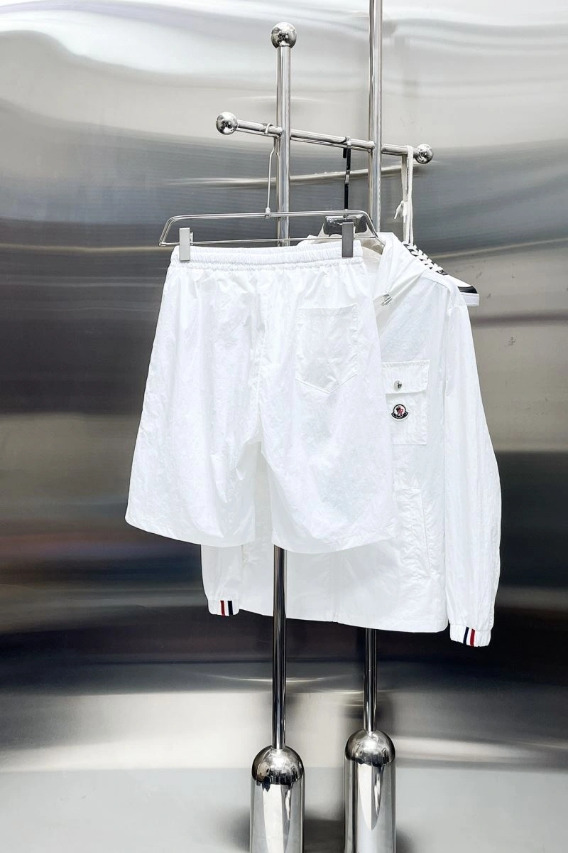 Flexible Moncler Short Suits 142322