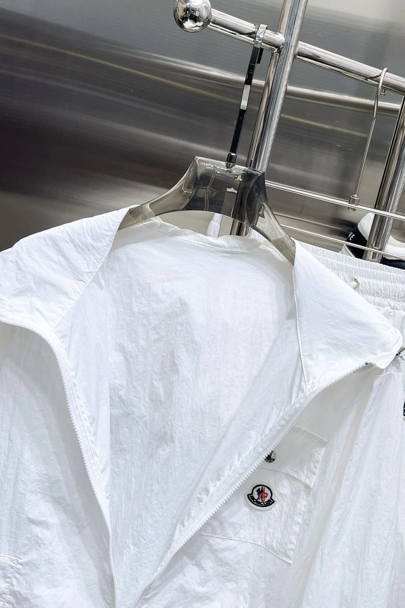 Flexible Moncler Short Suits 142322